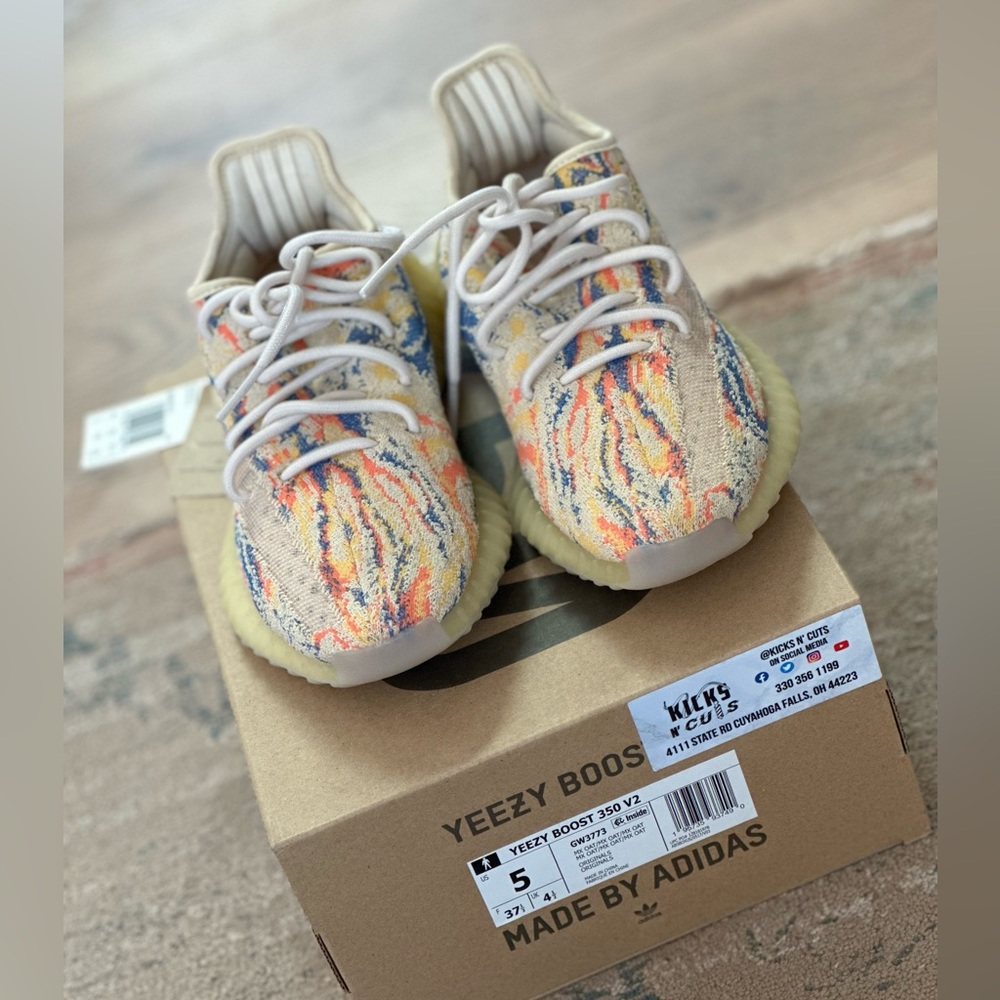 Yeezy BOOST 350 - Picture 11 of 12